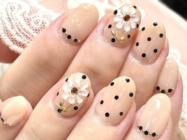 フラワー＆ドットネイル