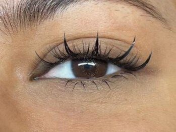 ルシアラッシュブロウ 心斎橋(LUCIALASHBROW)/LED+ワンホンマツエク/心斎橋