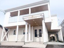 スローティラテ ヴィラボーテ(SLOWTEA RATTE Villa Beaute)の雰囲気（お店の外観になります♪駐車場もお店の前に完備しております）