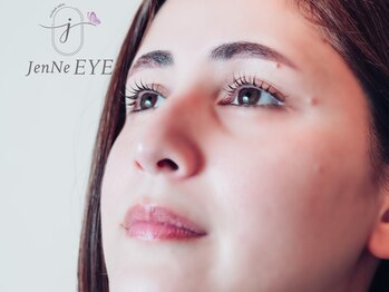 ジェンヌアイ(JenNe EYE)の写真/きゅんっとする横顔に♪お顔の雰囲気に合うくるんとカール【まつげパーマ/パリジェンヌ】で素顔に自信を★