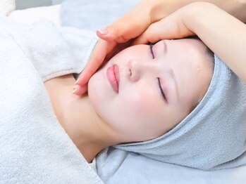 シー 下北沢(sea)の写真/ただ小さくする時代は終わり。背中から顔を物理的に引き上げる「構造補正」で、立体的で端正な美小顔へ!