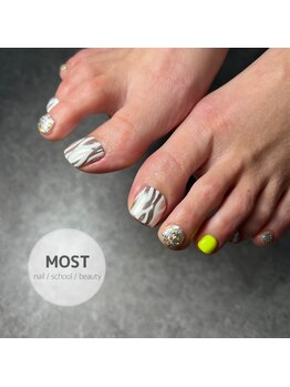 モスト(MOST)/ゼブラネイル