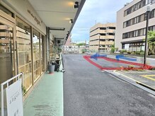アンガット(angot.)/サロン前駐車場