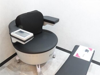 ホワイトニングビューティー 東陽町の写真/服を着たまま、30分座るだけの簡単ケアでしっかりアプローチ。当店で男女共に人気！