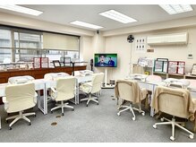エフアンドティー(F&T)の雰囲気（リラックスした空間でテレビを見ながらネイルを楽しめます。）