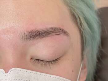 ユニルーム(uni room)/骨格にあった眉の提案します