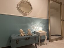 シーズ 池袋店(SEAS)の雰囲気（ティファニーブルーで落ち着いた店内は男性からも人気）