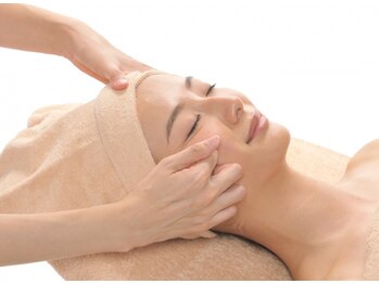 イービーシーシー 札幌(e.b.c.c.)の写真/痛気持ち良い圧で憧れの小顔へ☆圧倒的な技術で話題沸騰！ナノ毛穴洗浄+リフトUP小顔リンパケア60分