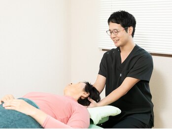 滝ノ水 さか整体院/首の筋肉(板状筋)にアプローチ！