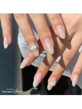 ネイルサロン アニーアンドジーノ(NAIL SALON Annie&Gino)/《乳白色二本アート》