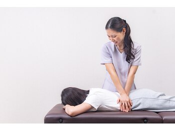 三宮元町で肩こりと腰痛にリンパマッサージと骨盤矯正で姿勢改善する三宮元町整体院/骨盤矯正／姿勢矯正／頭痛矯正