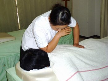 手もみ やすらぎ稲毛海岸駅前店/肩から肩甲骨のマッサージ