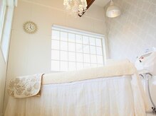 トータルビューティー ランダーブルー 北生駒(LANDER BLUE)の雰囲気（完全個室の明るい空間です♪[フェイシャル/ヘッドスパ/脱毛]）