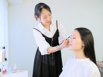 ハッピーアリスター(HAPPY ALISTER)の写真/プロのメイクアップアーティストによるレッスンで、自分に似合うメイクを習得しませんか？
