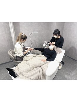 ネイル・アイメニューの同時施術が可能