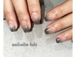 シックな大人ネイル