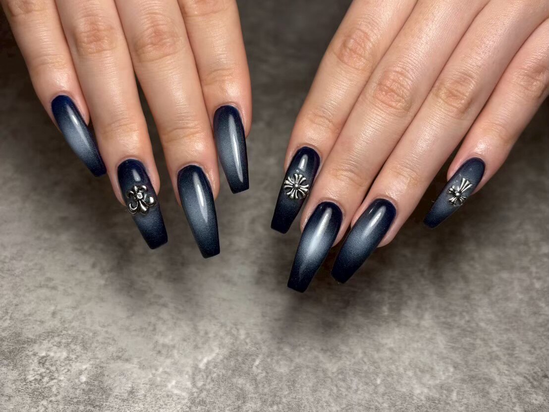 2026年冬トレンド】ネイビー ハンド ロングのネイルデザイン集｜人気順