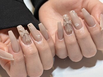 Nail Salon KURELLY 津市久居 -ネイルサロンクレリー- 持ち込みネイル/長さ出しの写真/長さ出しで指先から美しく魅せるこだわりフォルム*ロングネイルにキラキラデザインやパーツが映える.゜