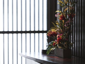 ラジェ 浜松佐鳴台店(LAGE)/ 季節のお花でお迎えいたします