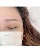 スムーピー(Smoopy)/毛流れを美しく見せる眉/平行眉