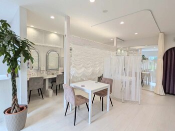 ナオミズサロン(Naomi's Salon)の写真/夏が長い分、薄着の期間が増えて、バストが気になっている女性多発！年齢に逆らったバスト目指しましょう！