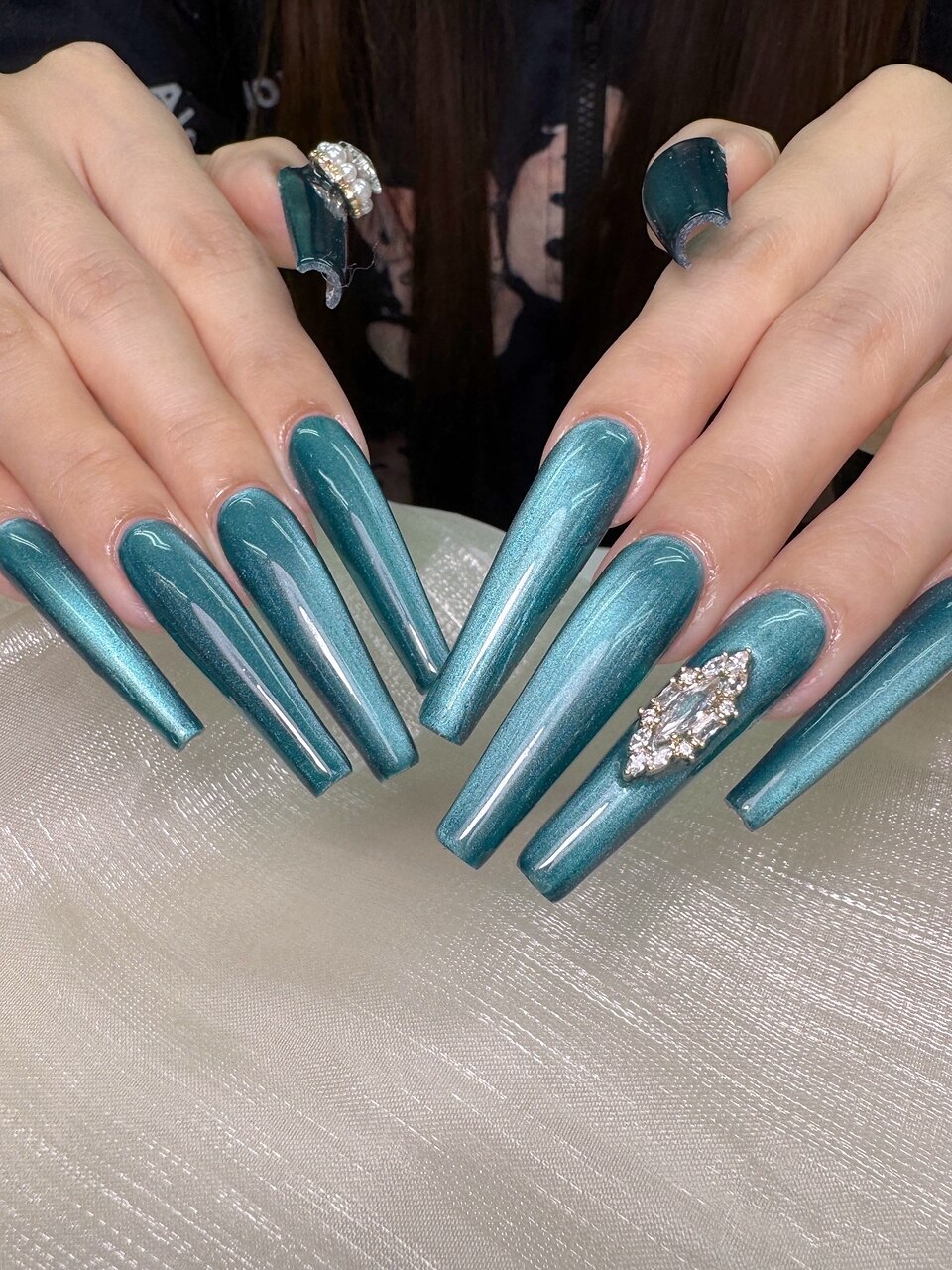 2026年冬トレンド】ワンカラー ハンド スーパーロングのネイルデザイン