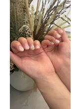 プルメリアドット(Plumeria.)/白グラデーションネイル