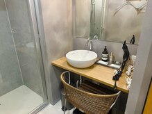 リノユー リトリート(Lino U retreat)の雰囲気（個室のシャワー、メイクルーム完備しております。）