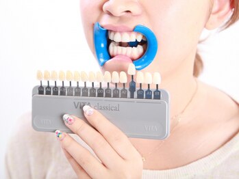 ホワイトニングバー ファミリかしわ店/◇ケア前の歯のお色をチェック！