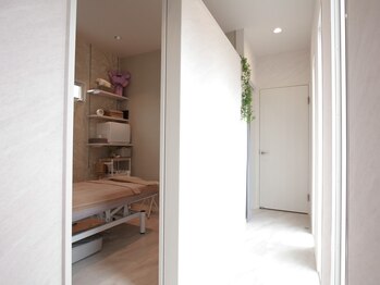 ピロー(pillow)/トレーラーハウスの中です。