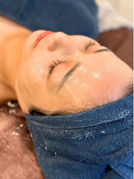 ロイヤル ビューティー サロン(Royal Beauty Saloon)の写真/【韓国美肌★セルマン艶玉肌導入店】当店はフェイシャル施術+小顔デコルテマッサージ付き！シミたるみケア