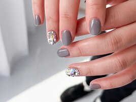 グレージュ×埋め尽くしネイル