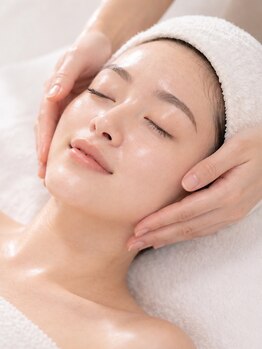 パラディ(PARADIS)の写真/【40代の毛穴悩みに】うるおいで整える大人のフェイシャルケア
