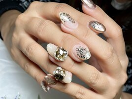 ワンポイントには断然ビジュー☆