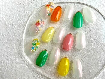 マイネイル 柏店の写真/パールホワイト×ビビッドカラで彩り&遊び心を添えつつ、肌馴染みの良い絶妙バランス★新規¥6980/再来¥7890