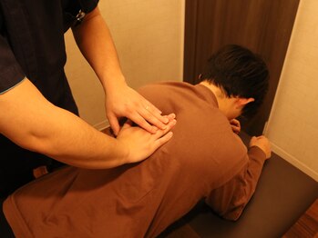 ヒーリングファクトリー ありのみ整骨院 岸和田院(HEALING FACTORY)/猫背などの姿勢も調整♪