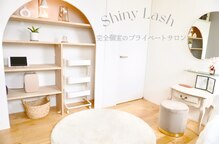 シャイニーラッシュ(shiny lash)