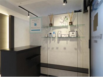 ホワイトニングビューティー 東陽町の写真/歯もお肌もまるごと綺麗に☆ハリ肌も魅力的な白い歯も叶う♪年齢が出始めるお顔の下半分をエイジングケア！