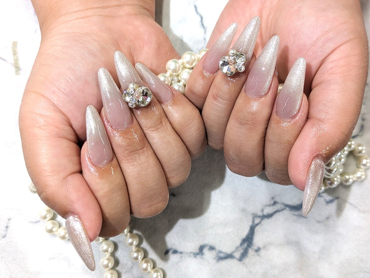 2026年冬トレンド】シルバー クリスマスのネイルデザイン集｜人気順｜2