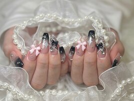 ガーリー黒チェックネイル