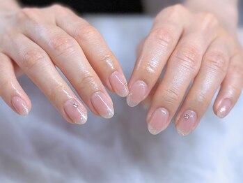 トータルビューティーサロンココカラ(KOKOKARA)の写真/派手じゃないのに、ちゃんと綺麗。大人のためのシンプルデザインネイル。