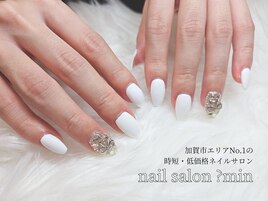 囲みリボンの埋め尽くしネイル