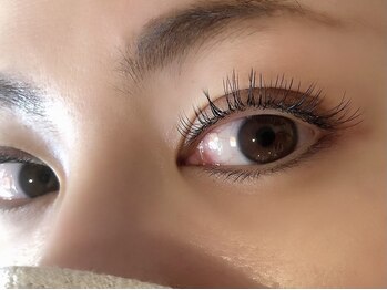アイラッシュアンドコー(eyelash&co.)の写真/【大人気のフラットラッシュ☆】長さ/太さ/カール豊富にご用意◎施術後もバラつきにくく、美しさ長続き♪