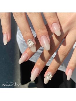 キュアバイアニーアンドジーノ(Qa by Annie&Gino)/《乳白色二本アート》