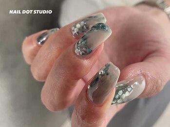 ネイルドットスタジオ 堺筋本町(NAIL DOT STUDIO)/インク×ホログラム