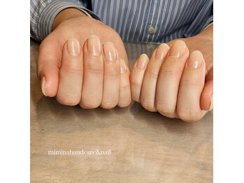 花びらのようなネイル