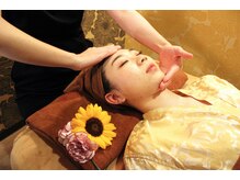 ハンドセラピー/本格コルギでシャープな小顔に