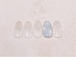 ラメと雪シールで冬ネイル