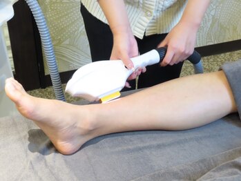 L’s -Beautysalon&Dining-【ネイル/美容鍼/エステ/痩身/脱毛/もみほぐし/整体】の写真/最新脱毛マシンで細部までしっかりケア◎2週間おきに通えて最短で卒業へ♪気になる部分をピンポイントケア!