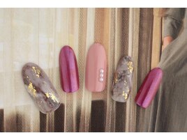 大人カワイイニュアンスネイル